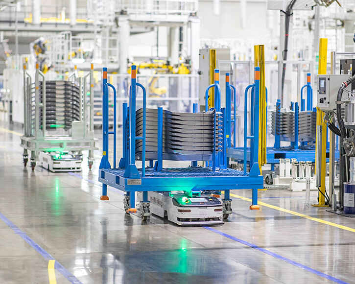 A importância das barras de segurança nas operações modernas com empilhadores e veículos guiados automaticamente (AGV)